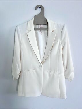 NWOT cinq a sept Crepe Khloe Blazer in Ivory